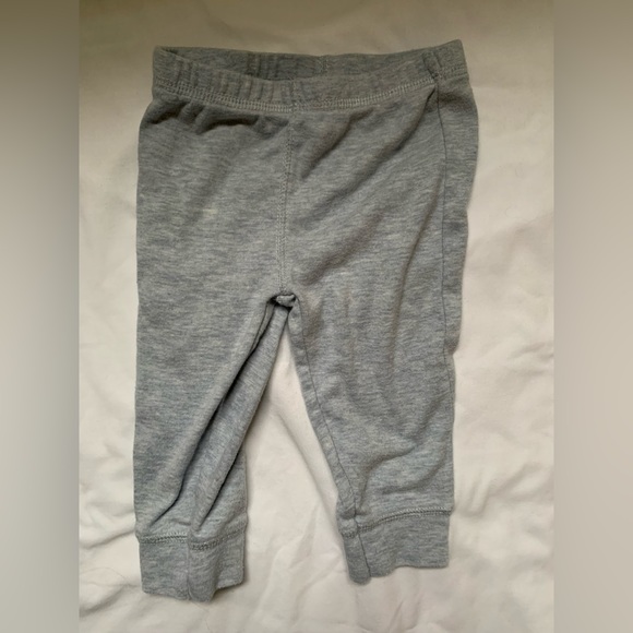 Carter’s strong like mom onesie and pants/jacket set 9 month - Picture 4 of 12